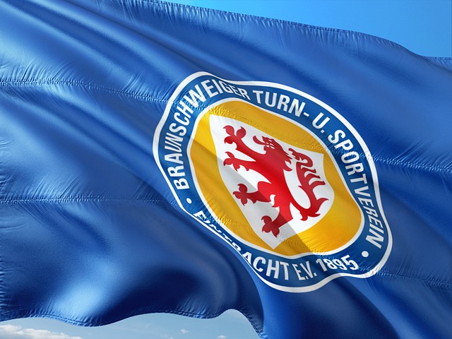 这位年轻选 这位年轻选